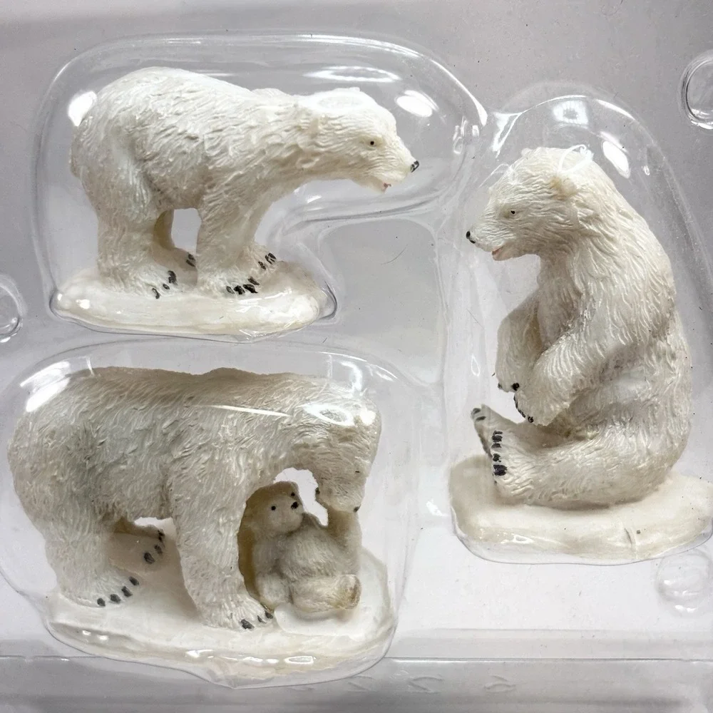 Lemax polar bears set mom playing Xmas village new 2006